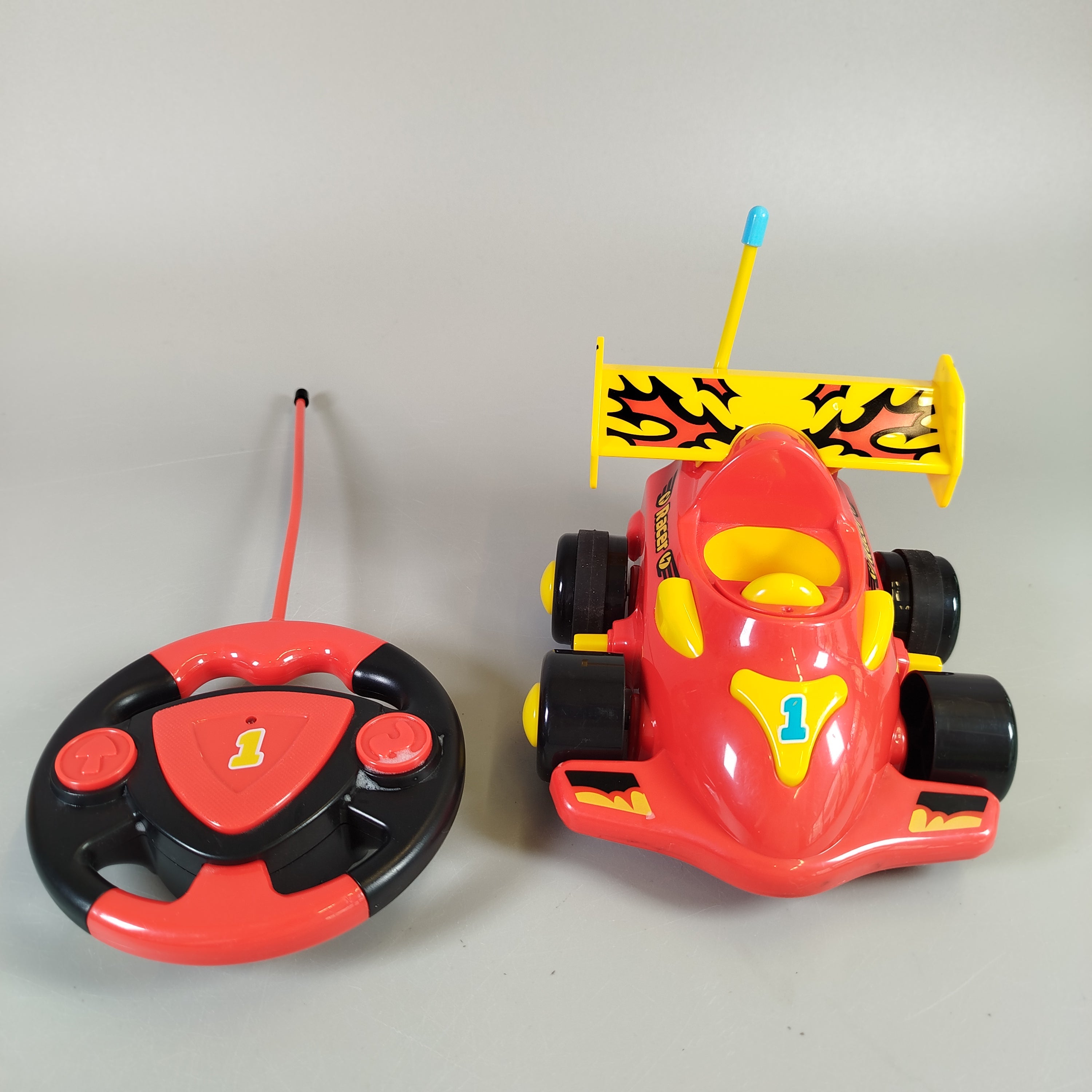 RC Rennauto ferngesteuert - mehrfarbig, gebrauchte Zustand